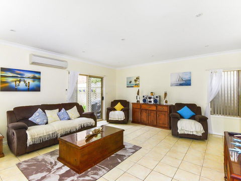 Anne's Beach Getaway - QLD Tourism 2