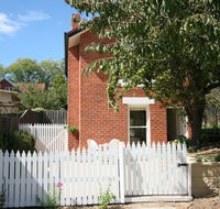 Annies Garden Cottage - Queensland Tourism