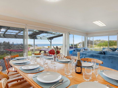 Antonio's Paradise - Spectacular Views Over Warrain Beach - QLD Tourism 3