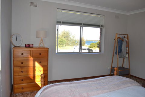 Apartment With Sweeping View Of The Bay, 2 Bedrooms, Sleeps 5 - Queensland Tourism 2