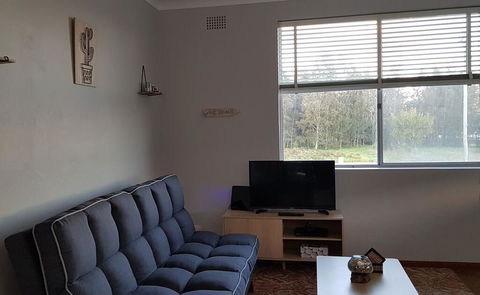 Apartment With Sweeping View Of The Bay, 2 Bedrooms, Sleeps 5 - Queensland Tourism 3