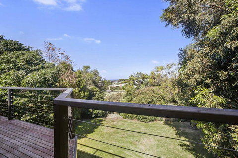 APOLLO BAY HOLIDAY HOUSE - Walk To Beach + Wifi - Queensland Tourism 1