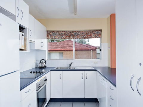 Apollo Court 3 - Nelson Bay - Queensland Tourism 1