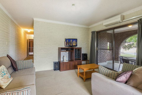 Apollo Unit 11 - Queensland Tourism 1