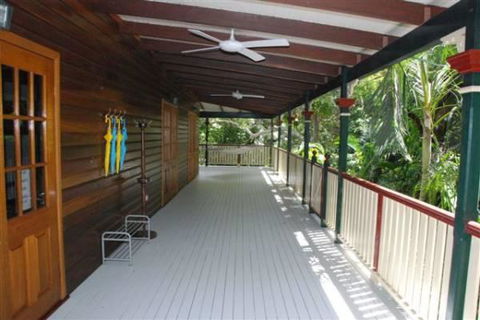 Appian Beach House - QLD Tourism 1