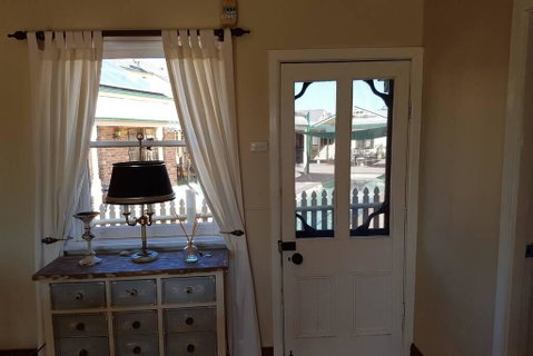 Appin Homestay Country Cabin - QLD Tourism 1