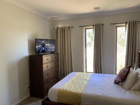 Apple House - Queensland Tourism 3