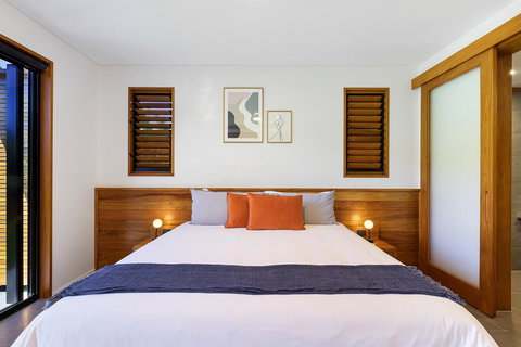 Aqua - At Funnel Bay - Queensland Tourism 1