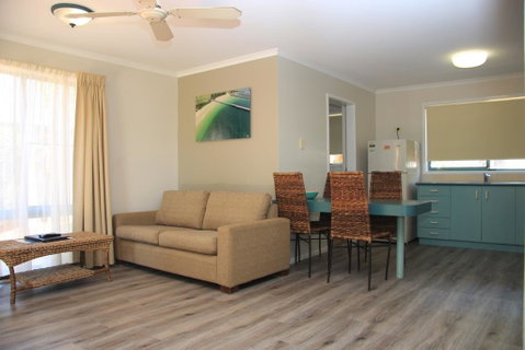 Aqua Villa Holiday Apartments - QLD Tourism 1