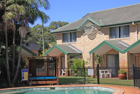 Aqua Villa Holiday Apartments - QLD Tourism 0