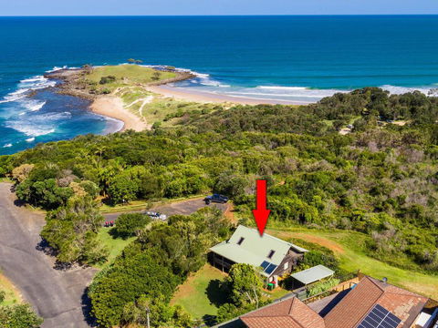 Aqualuna- Excellent Surfing Beaches. - Queensland Tourism 3