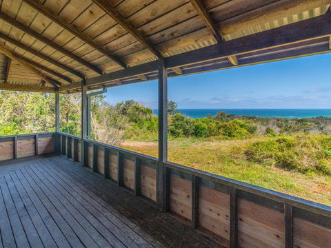 Aqualuna- Excellent Surfing Beaches. - Queensland Tourism 1