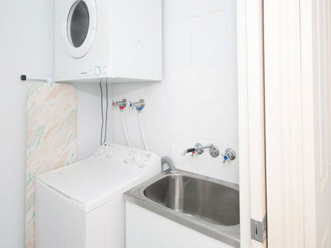 Aquarius Apartment 4 - QLD Tourism 1