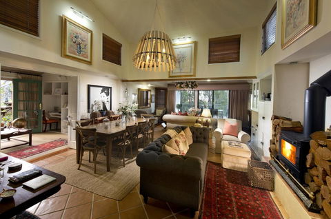 Arabella Guesthouse - QLD Tourism 1