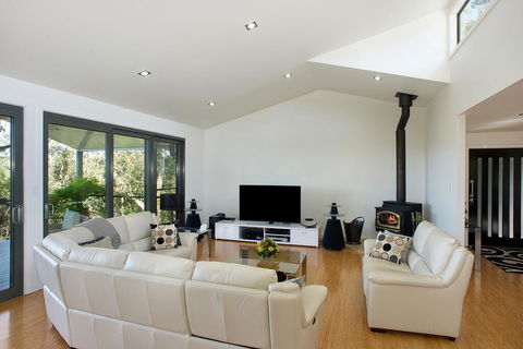 Arana Wentworth Falls - QLD Tourism 1