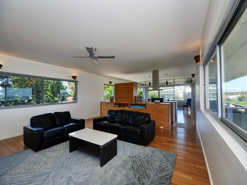 Architectural Design On The Beach - QLD Tourism 0