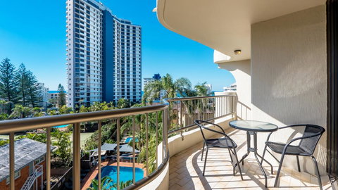 Aristocrat Apartments - Queensland Tourism 1