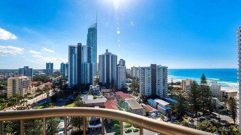 Aristocrat Apartments - Queensland Tourism 0