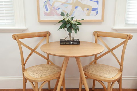 Art Deco Designer Studio In Lewisham - Queensland Tourism 3