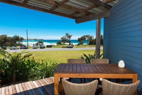 ArtHOUSE Beachfront Accommodation - QLD Tourism 0