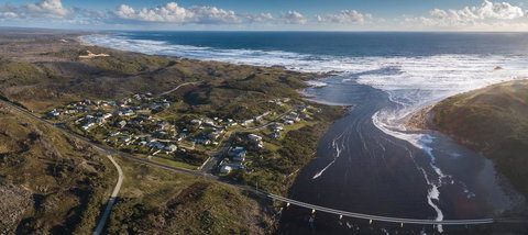 Arthur Riverfront And Sea Lodge Upstream - Queensland Tourism 1