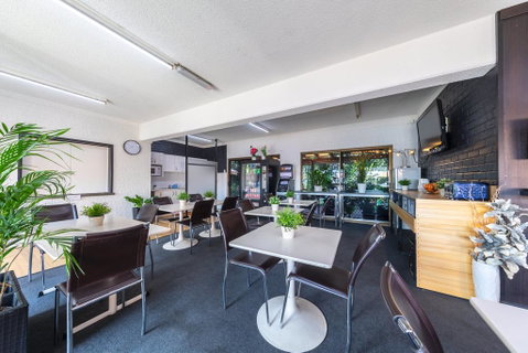 Ascot Budget Inn & Residences - QLD Tourism 3