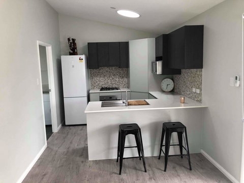 Ashley's Retreat Short Walk To Beach - Queensland Tourism 1