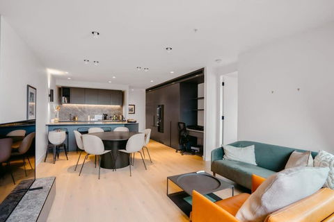Luxurious Elsternwick Apt Living With Parking - QLD Tourism 3