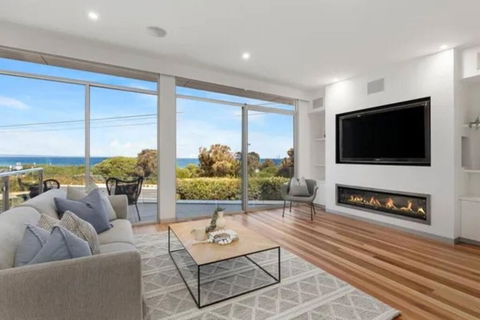 Luxury Beach House With Bay Views, Rooftop & Lift - Queensland Tourism 0