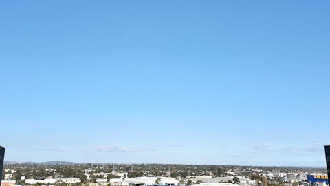 M-city Apartment - Executive Twin King Ensuites - Fully Equipped - Free Parking, Fast Wifi, Smart TV, Netflix, Complementary Drinks & Amenities - M-city Shopping Centre Clayton 3168 - QLD Tourism 1