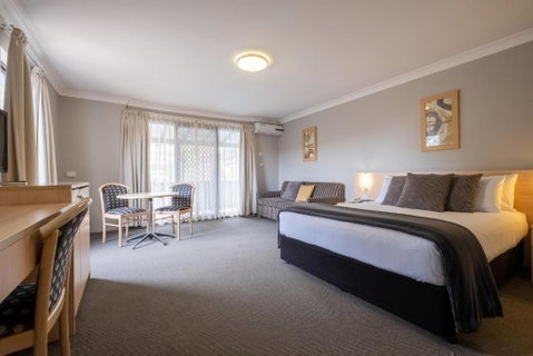 Maclin Lodge Motel - QLD Tourism 0