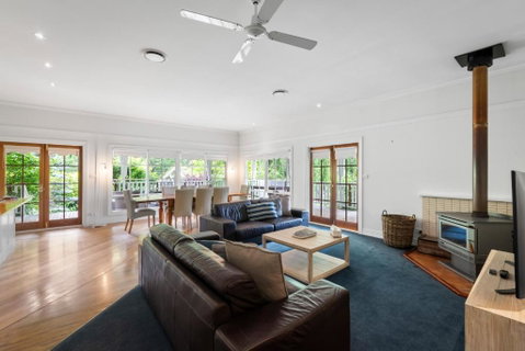 Magical Lucindale - Gorgeous 4 Bedroom House - QLD Tourism 0