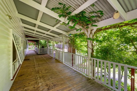 Magical Lucindale - Gorgeous 4 Bedroom House - QLD Tourism 1