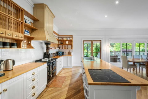 Magical Lucindale - Gorgeous 4 Bedroom House - QLD Tourism 3