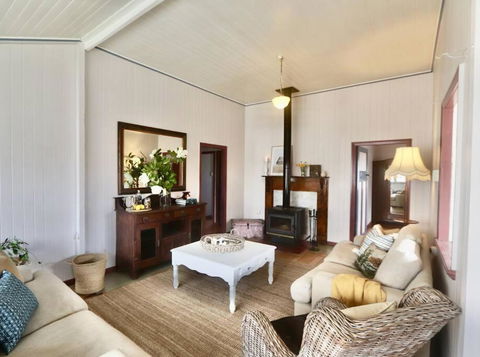 MAGNOLIA HOUSE ON THE CREEK - STANTHORPE - QLD Tourism 1