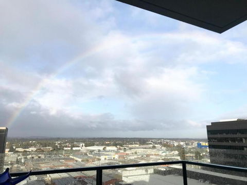 M-city Shopping Center Apartment - Executive Twin King Ensuites - Fully Equipped - Free Parking, Fast Wifi, Smart TV, Netflix, Complementary Drinks & Amenities - Clayton 3168 - QLD Tourism 2