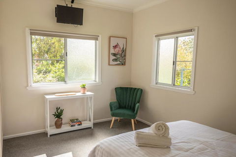 Marnita Farmhouse At Golden Grove Estate Winery - QLD Tourism 3