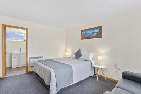 Martin Cash Motel - QLD Tourism 0