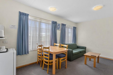 Martin Cash Motel - QLD Tourism 3