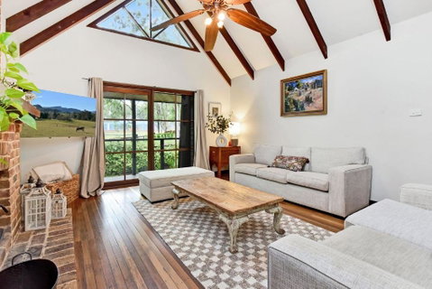 Meadowbrook Manor In North Rothbury - QLD Tourism 3