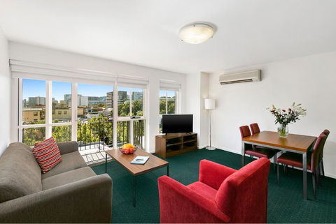 Melbourne Carlton Central Apartment Hotel Official - QLD Tourism 3