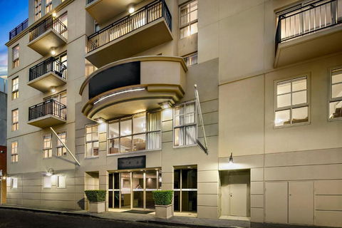 Melbourne Carlton Central Apartment Hotel Official - QLD Tourism 1