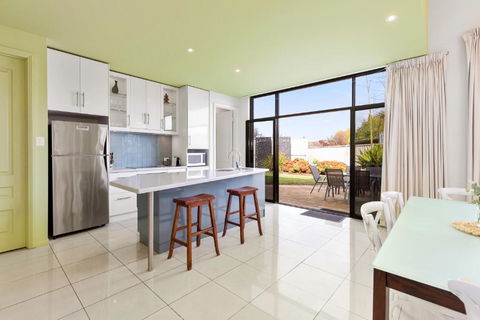 Merlot Verdelho Townhouses - Queensland Tourism 3