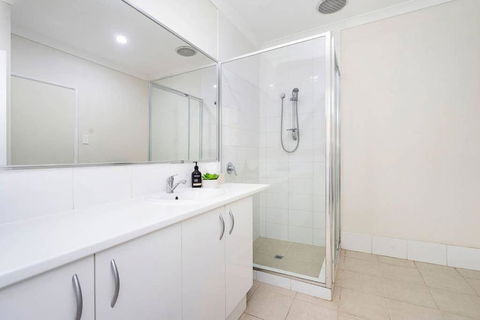 Modern Midland Retreat 2br 1 Bth - Queensland Tourism 2