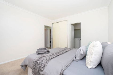 Modern Midland Retreat 2br 1 Bth - Queensland Tourism 3