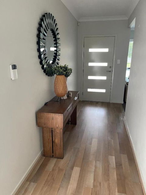 Modern Four Bedroom Holiday Home Available In Deebing Heights - QLD Tourism 0
