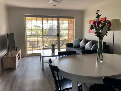 Modern 2BR Apartment With Parking - QLD Tourism 0