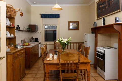 Miriams Cottage - QLD Tourism 1