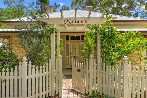 Miriams Cottage - QLD Tourism 0
