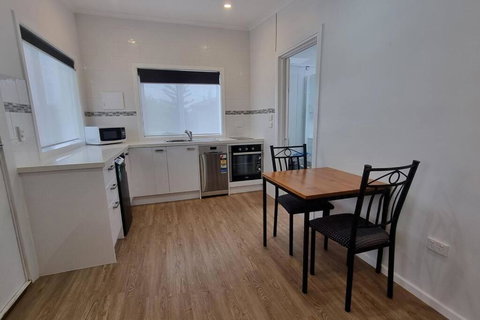 Modern 1 Bedroom Studio Free Parking Close To CBD - Queensland Tourism 0